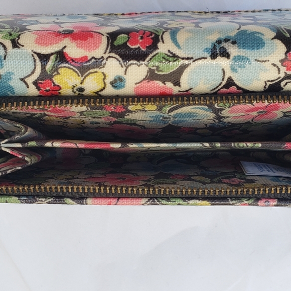Beautiful Cath Kidston 17 Slot Wallet - Picture 4 of 6
